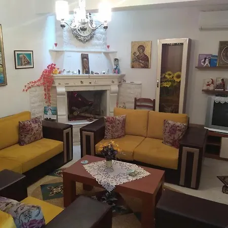 Ilia Gloria House * بيرات