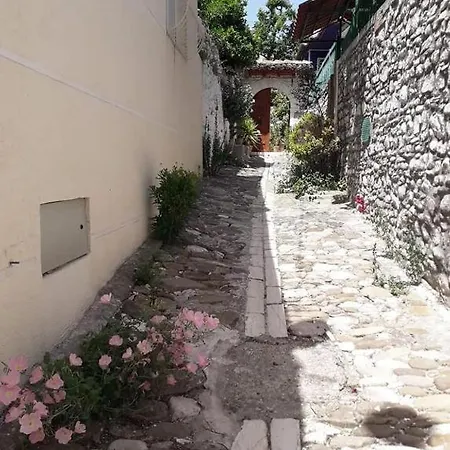 Ilia Gloria House
