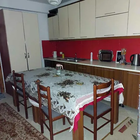 Ilia Gloria House *