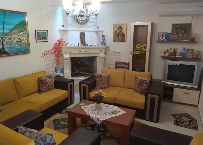 Ilia Gloria House * بيرات