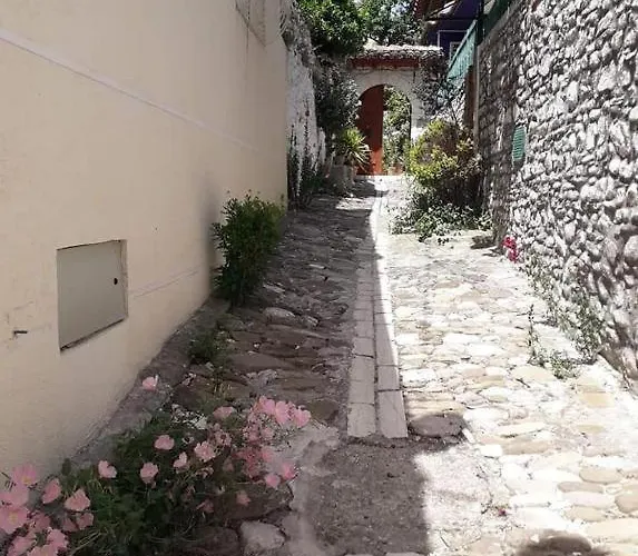 Ilia Gloria House